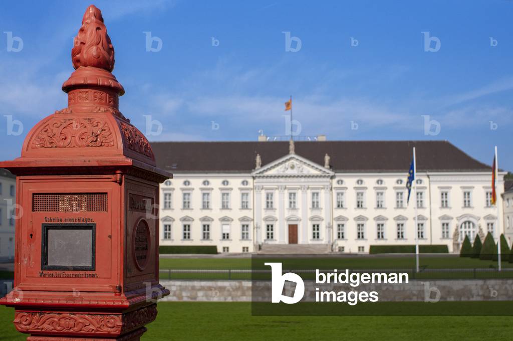 Main entrance, Bellevue Palace, residence of the German Federal President, Schloss Bellevue, Berlin, Germany  (photo)