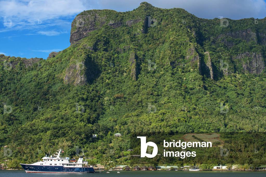 Hanse explorer private cruise anchored in Moorea, French Polynesia, Society Islands, South Pacific, 2020 (photo)
