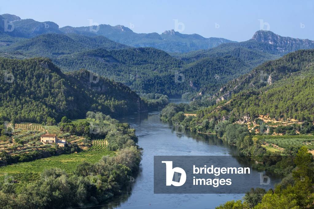 Ebro River near the old town of Miravet, TARRAGONA, 2021 (photo)
