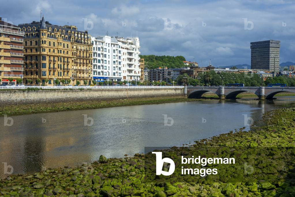 View of Santa Catalina bridge,  San Sebastian Donostia , NORTH OF SPAIN, 2021 (photo)