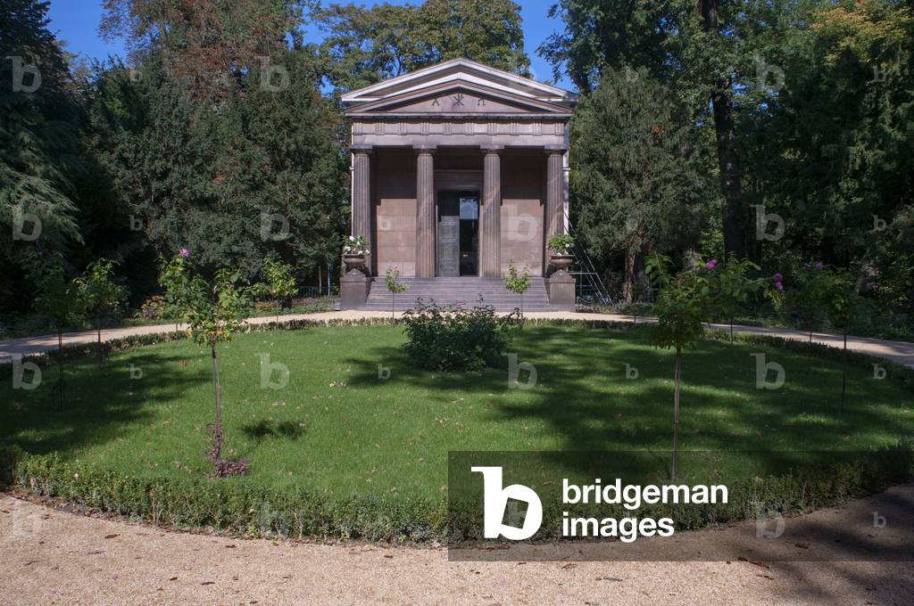 Mausoleum at Garden of Charlottenburg Palace, Berlin, Germany  Mausoleum im Schlossgarten Charlottenburg, Berlin, Deutschland (photo)