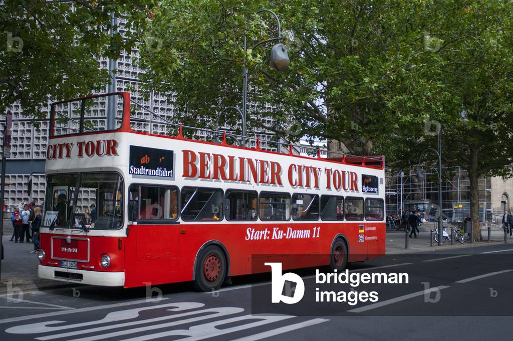 Berliner city tour Sightseeing tour bus in the city centre of Berlin, Germany, Europe (photo)