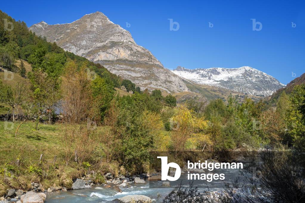 The Cirque de Gavarnie and the Gavarnie Falls / Grande Cascade de Gavarnie, highest waterfall of France in the Pyrenees, Hautes-Pyrenees, Gavarnie-Gèdre, Pyrenees National Park, Gavarnie cirque, listed as World Heritage by UNESCO, 2020 (photo)