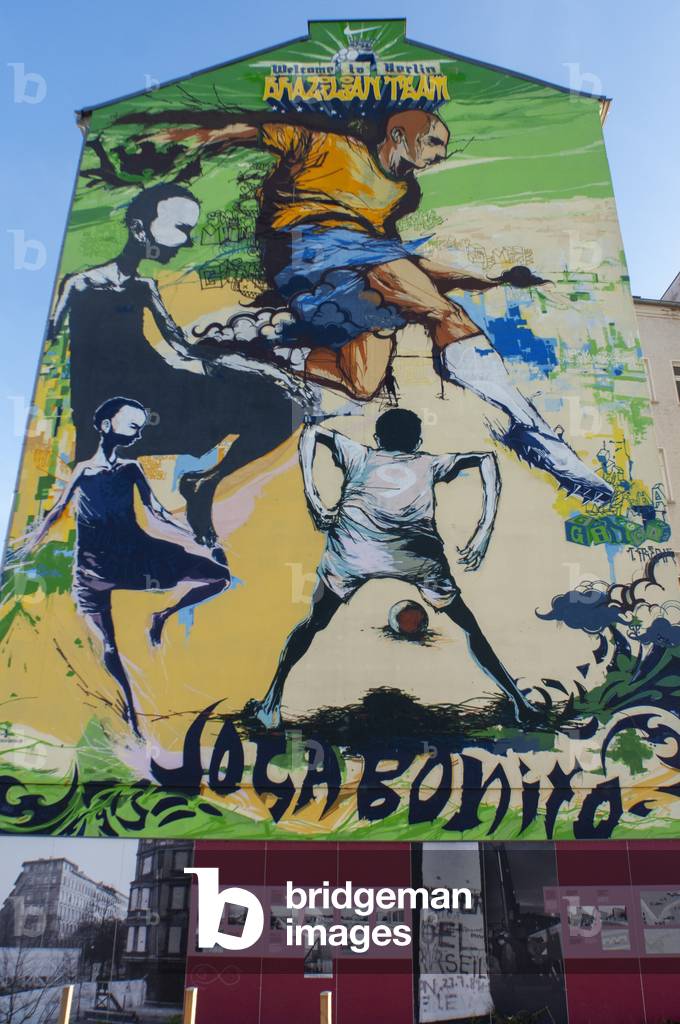 Graffiti in a house near the Mauerpark, Berlin in evening light Germany, Wellcome to Belin, brazilian team, Joga bonito, Mauerpa (photo)