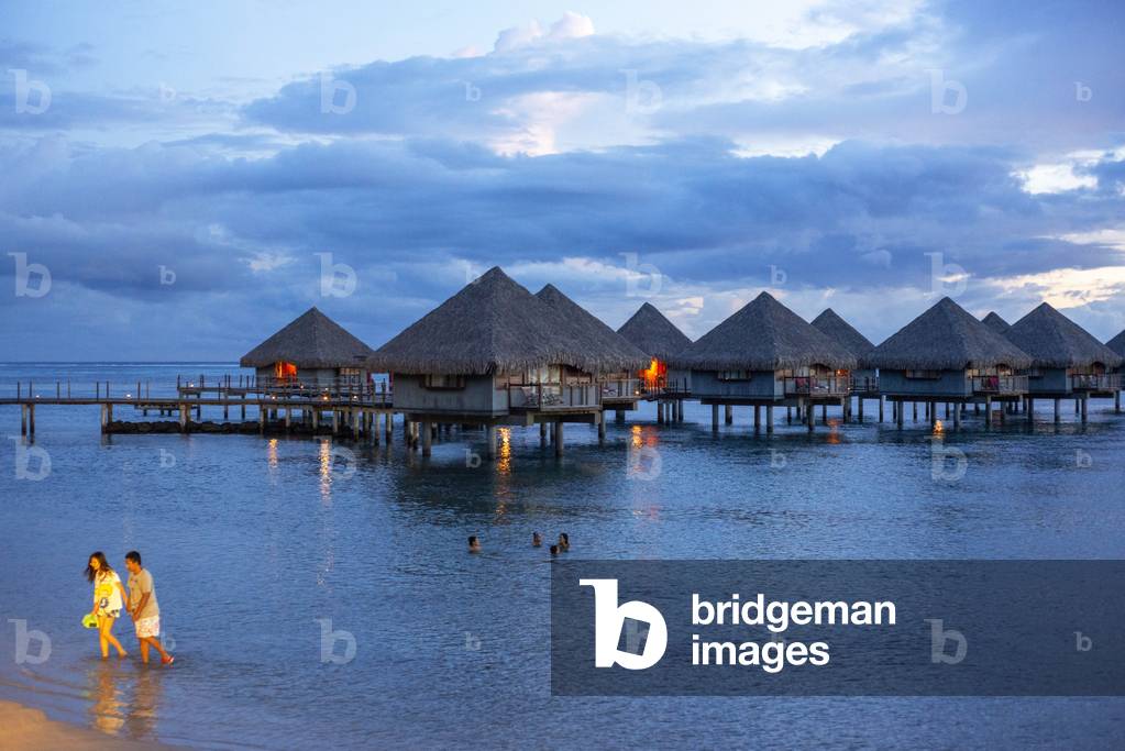 Sunset in Le Meridien Hotel on the island of Tahiti, French Polynesia, Tahiti Nui, Society Islands, French Polynesia, South Pacific, 2020 (photo)