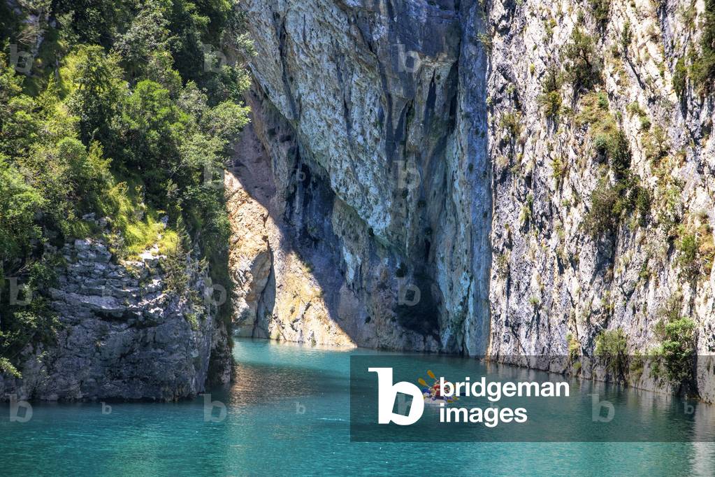 Congost de Mont-Rebei in the Pre-Pyrenees of Lleida, Catalonia, Serra del Montsec, La Noguera, Lleida, Spain

The Montrebei Gorge (in Catalan Congost de Mont-Rebei) is a place that is located between the provinces of Huesca and Lérida (Spain), between the regions of Ribagorza and Pallars Jussà, It is constituted in the narrowest part by which the Noguera Ribagorzana river, which constitutes the natural border between Aragon and Catalonia, crosses the Montsec mountain range, walls in vertical fall of more than 500 meters and a width at its minimum point of 20 meters , The Catalan part is part of the Noguera Nature Reserve, It is within the Sierra del Montsec Natural Interest Area, 2020 (photo)