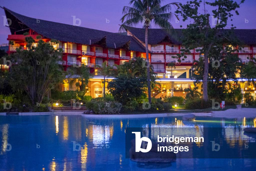 Sunset in Le Meridien Hotel on the island of Tahiti, French Polynesia, Tahiti Nui, Society Islands, French Polynesia, South Pacific, 2020 (photo)