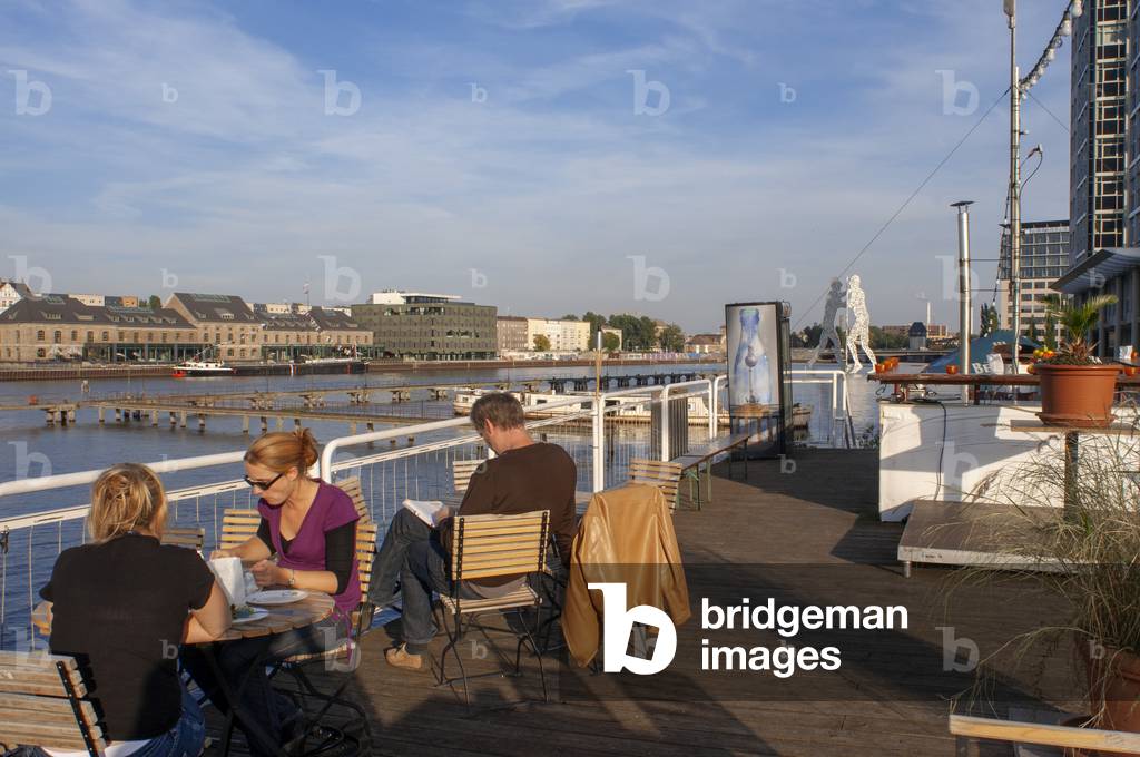 Poetensteig, boat piers and restaurants, River Spree in Treptower Park at Alt-Treptow in Berlin, Germany (photo)