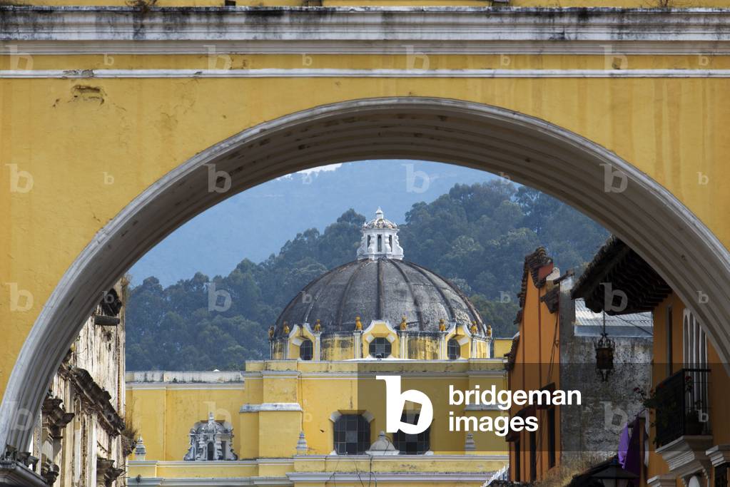 Arch of Santa Catalina, Antigua, UNESCO World Heritage Site, Guatemala, Central America, 2020 (photo)