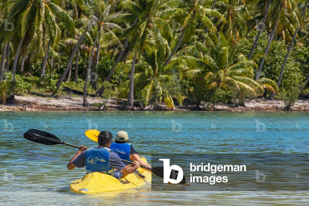 Kayaking in Taha'a island beach, French Polynesia, Motu Mahana palm trees at the beach, Taha'a, Society Islands, French Polynesia, South Pacific, 2020 (photo)