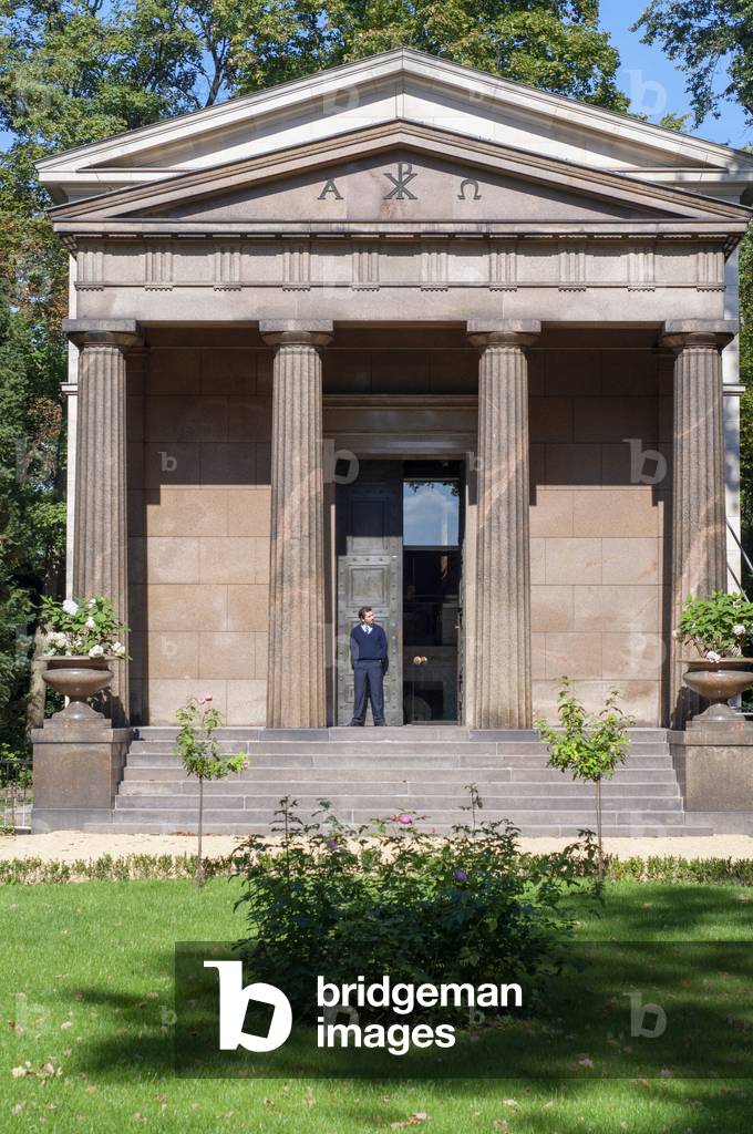 Mausoleum at Garden of Charlottenburg Palace, Berlin, Germany  Mausoleum im Schlossgarten Charlottenburg, Berlin, Deutschland (photo)