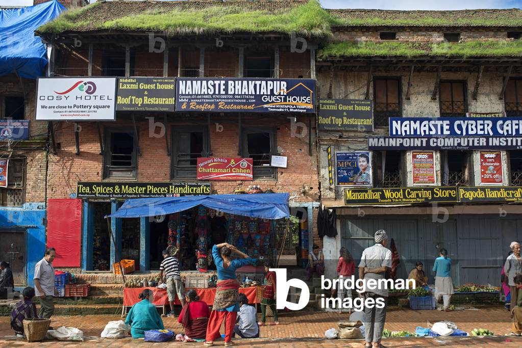 Morning market at Bhaktapur's Durbar Square, Kathmandu, Nepal (photo)