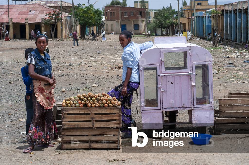 Sale of prickly pear in Aksum or Axum city center in Ethiopia (photo)