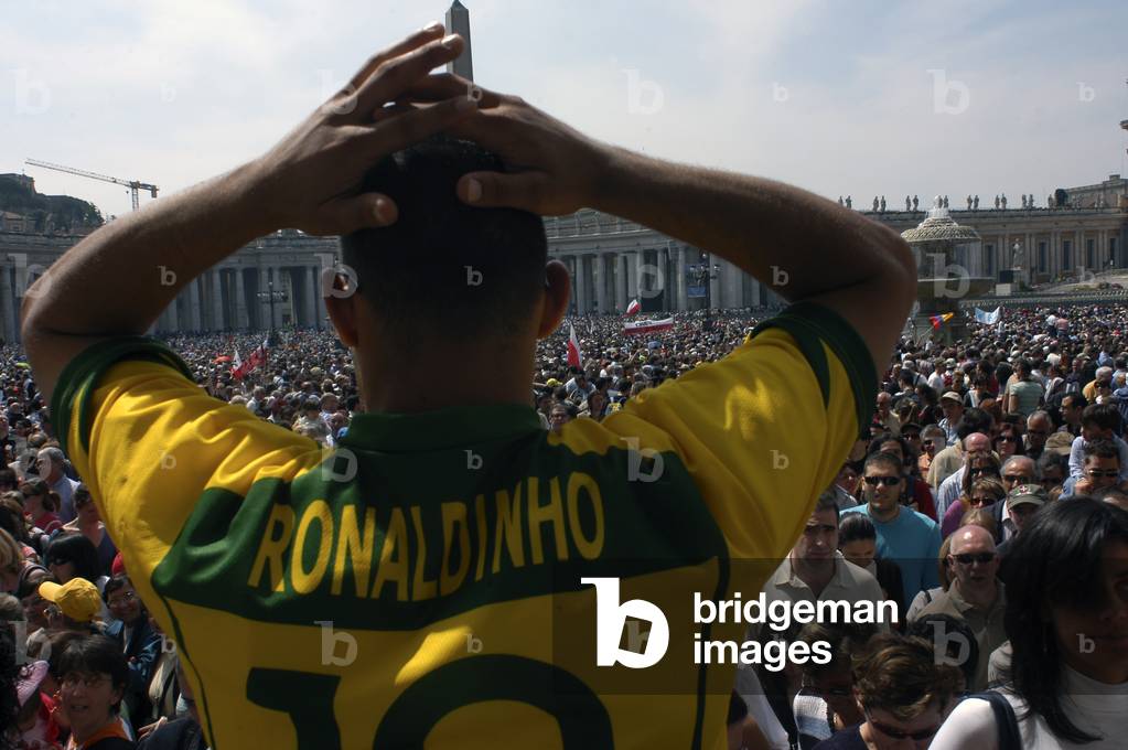 Pilgrims in Easter Mass at St Peter's Basilica, Vatican, Rome, Lazio, Italy, Europe (photo)