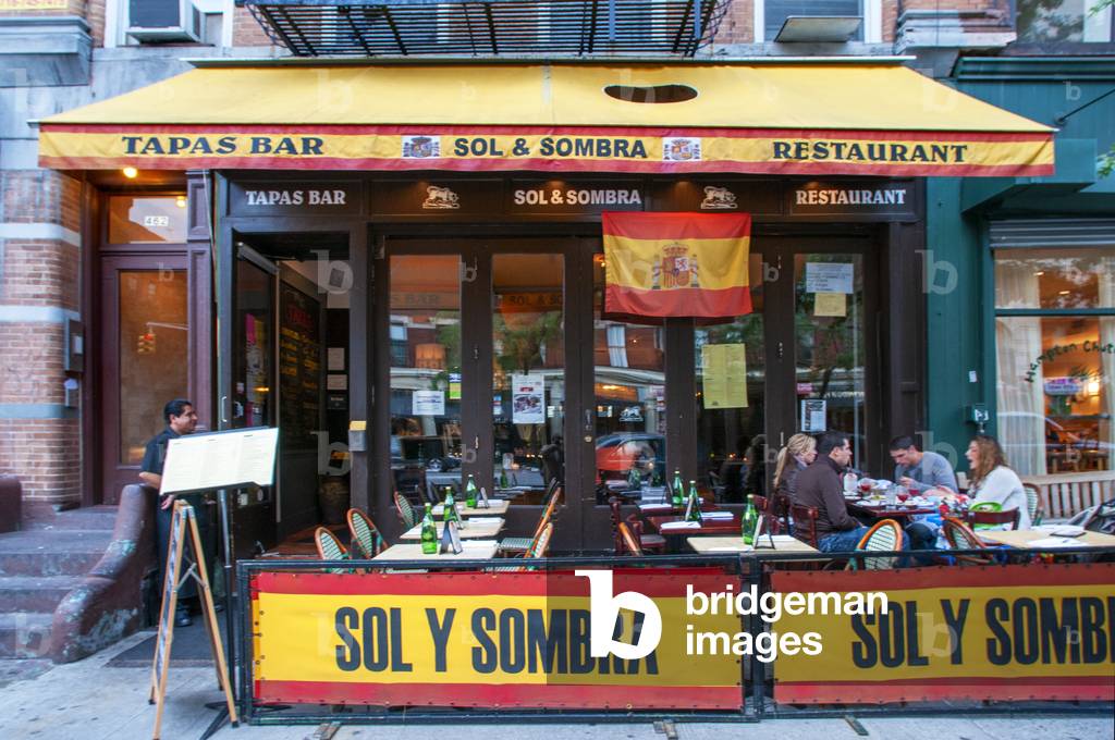 Sol y Sombra Tapas Bar, 462 Amsterdam Avenue New York, Manhattan, USA,  exterior storefront of a Spanish restaurant in Manhattan, 2020 (photo)