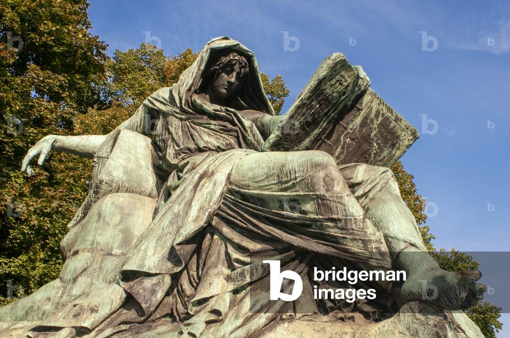 Part of Bismark Memorial at Berlin Tiergarten Park, Germany (photo)
