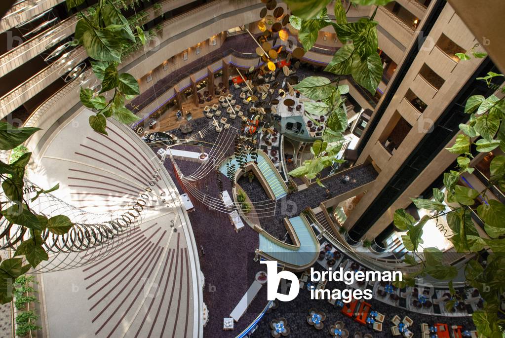Raffles Avenue Entrance. Marina Mandarin Oriental Hotel in background, Inside Marina Square, Singapore (photo)