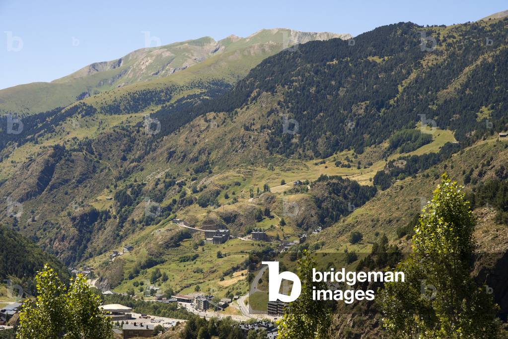 Trekking in the Vall d'Incles between Soldeu and El Tarter, Soldeu, Valira d'Orient, Pyrenees mountain, Andorra (photo)