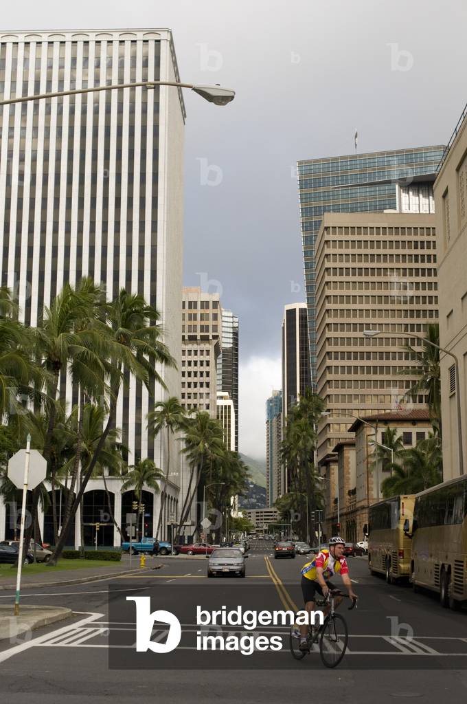 Buildings and hotels in Waikiki Beach, Kalakaua Avenue, O'ahu, Hawaii (photo)