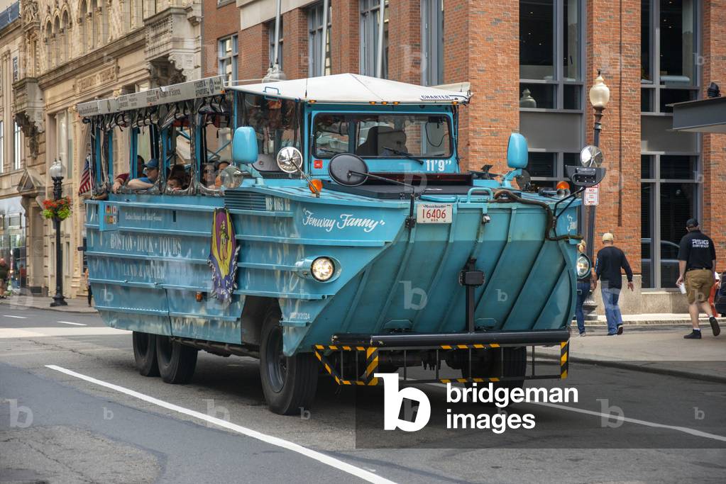 Duck Tours, sightseeing tour bus in the historic old town, Boston, USA 2021 (photo)