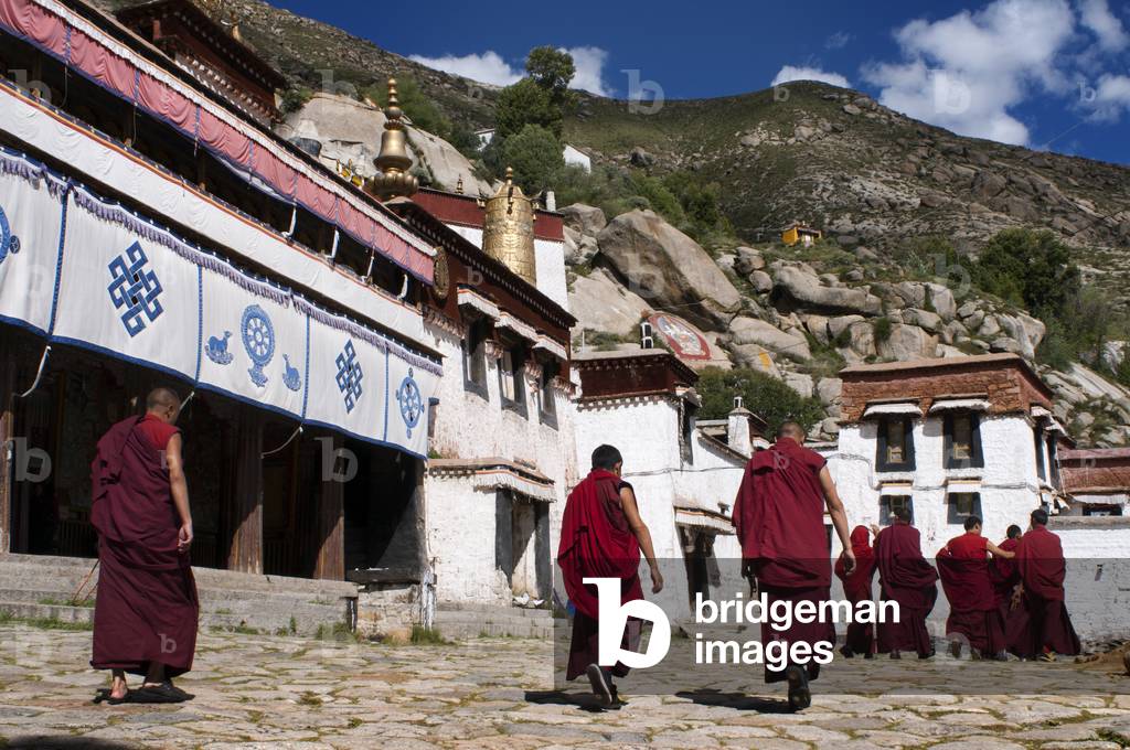 Monks outside of the Sera Monastery Temple, Lhasa, Tibet (photo)