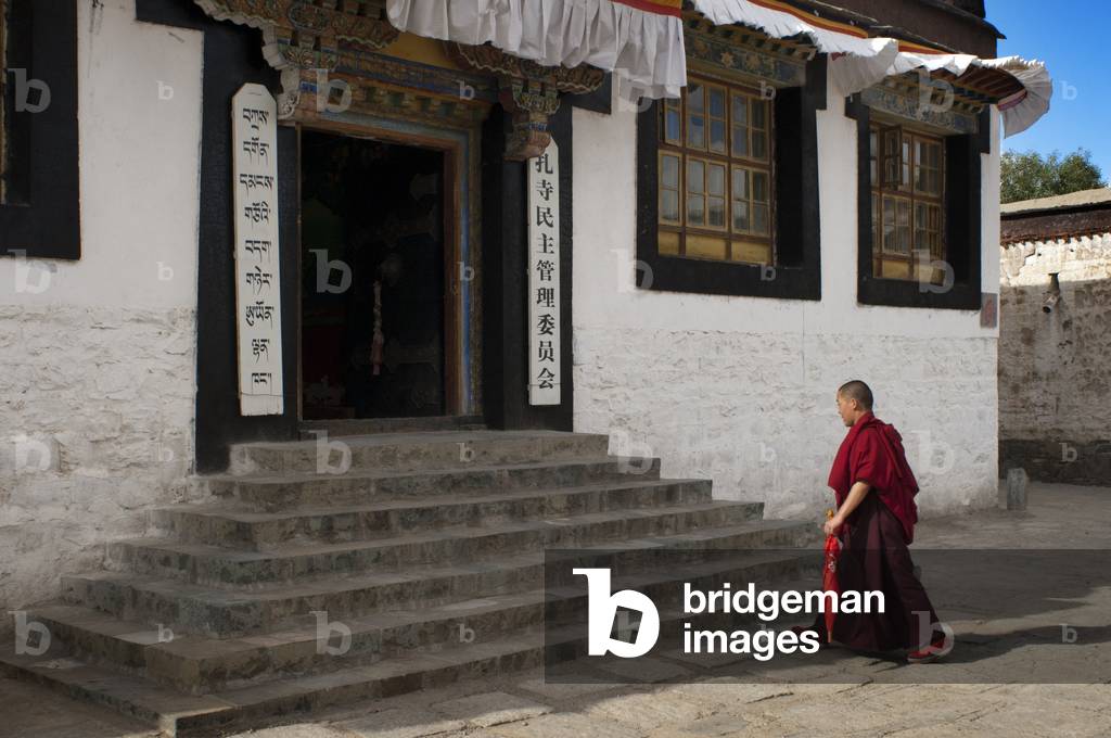 Monk inside Tashilumpo Monastery at Shigatse, Tibet, China (photo)