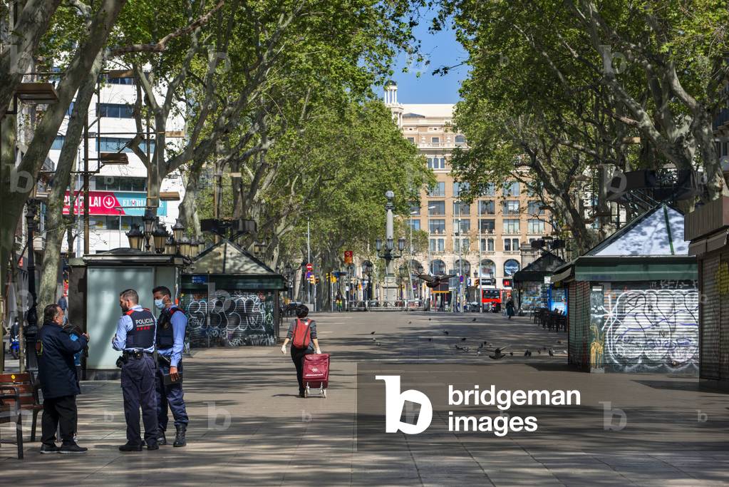 Police inspect confinement, Barcelona, Spain, 9th April 2020 (photo)