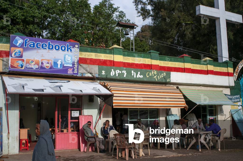 Internet cafe Facebook next to the old church in Gondar, Ethiopia (photo)