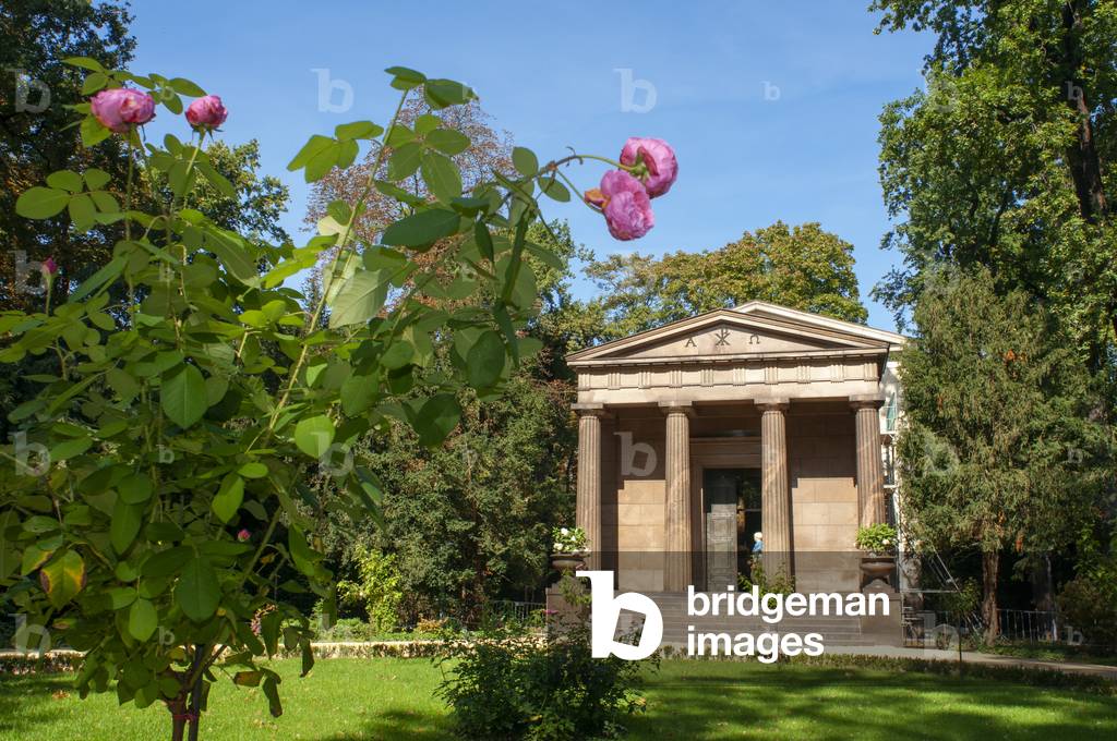 Mausoleum at Garden of Charlottenburg Palace, Berlin, Germany  Mausoleum im Schlossgarten Charlottenburg, Berlin, Deutschland (photo)