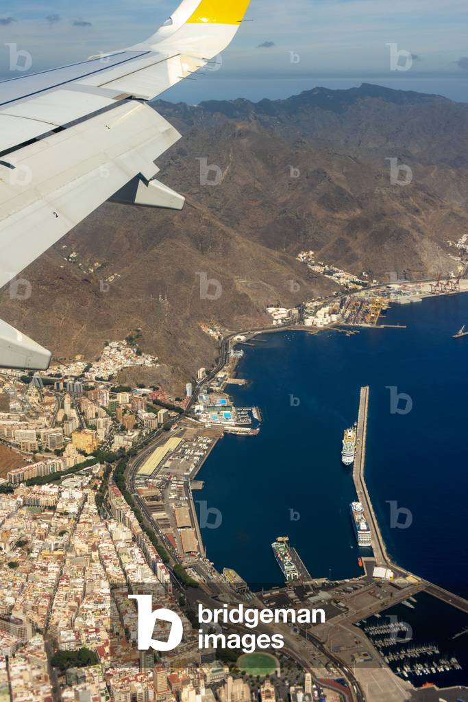 Aerial view of Santa Cruz de Tenerife city and harbour Tenerife Island Canary Islands Spain (photo)