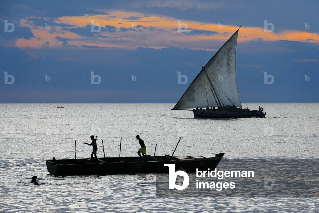 Local dhow boat in front ot the Stone Town beach, Zanzibar, Tanzania, Africa (photo)