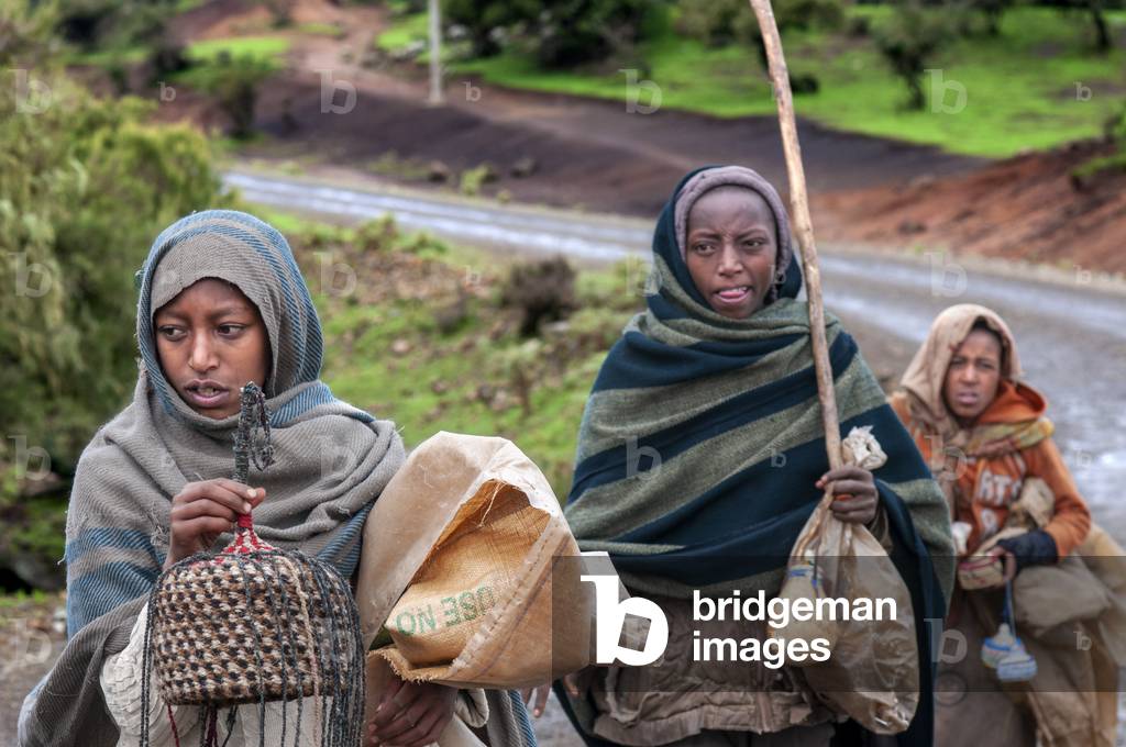 Local villagers selling hats and pots souvenir in the Simien Mountains National Park, Amhara Region, Ethiopia  (photo)