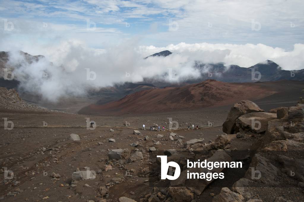 Tourists at the summit of Puu Ulaula, Maui, Hawaii (photo)