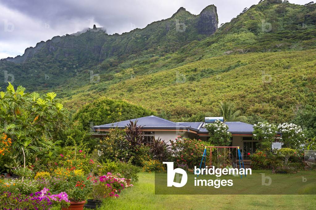 Local house in Moorea, French Polynesia, Society Islands, South Pacific, Cook's Bay, 2020 (photo)