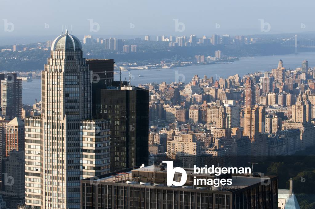 Aerial views of Central Park and the Hudson River Park, in addition to the skyscrapers that surround it, New York, USA  (photo)