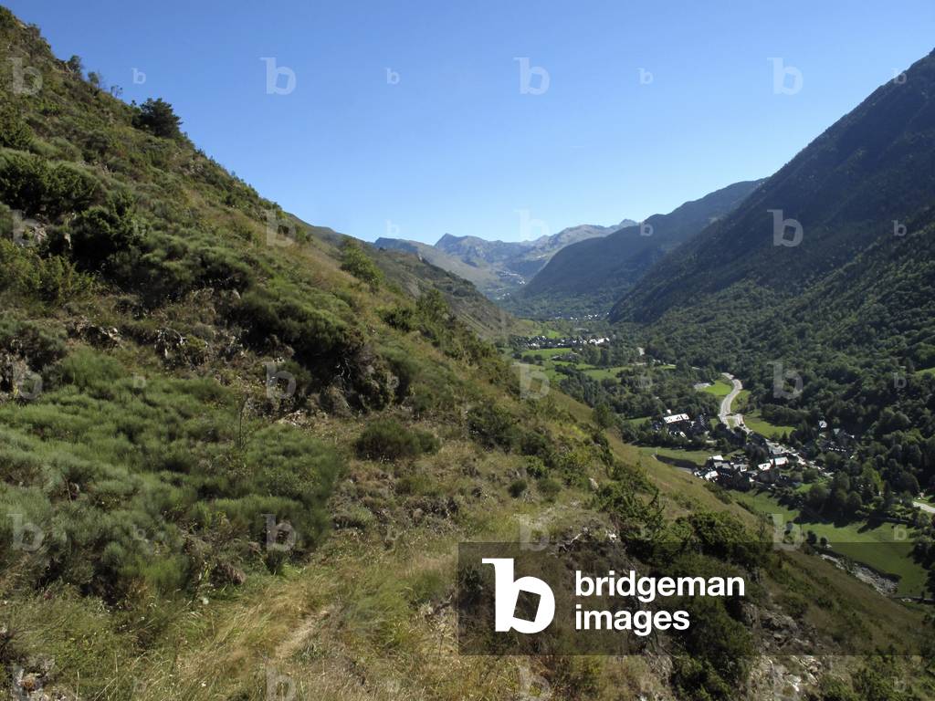 View of Vielha, Pyrenees, Spain (photo)