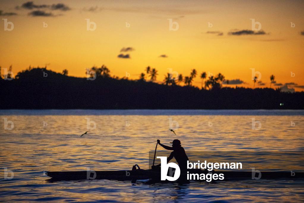 Rowing at sunset in Tahiti, French Polynesia, 2020 (photo)
