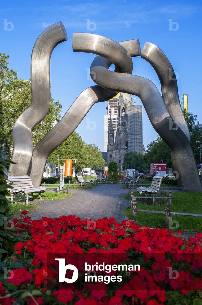 Berlin is a sculpture on the Tauentzienstrasse in Berlin, the capital of Germany (photo)
