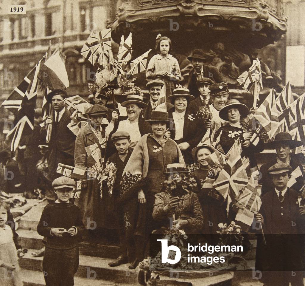 Victory celebrations under Eros, Piccadilly, London, 1919 (b/w photo)
