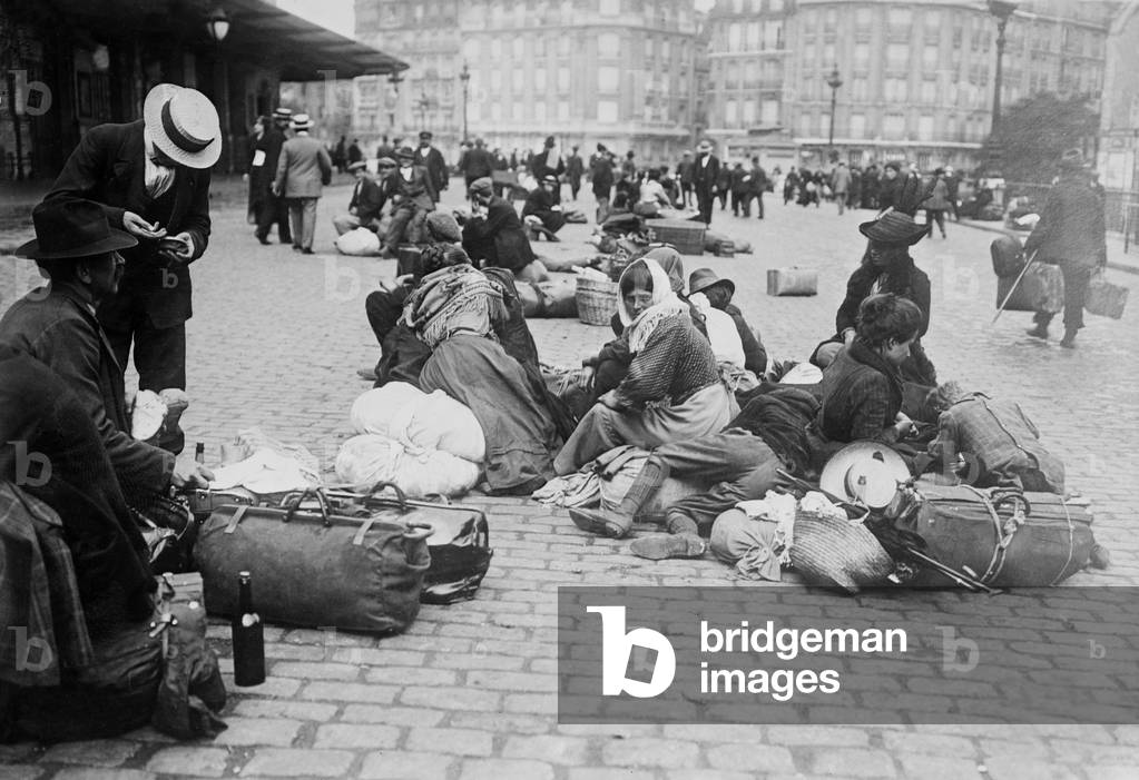 Wartime refugees, Gare de Lyon, Paris, 1914 (b/w photo)