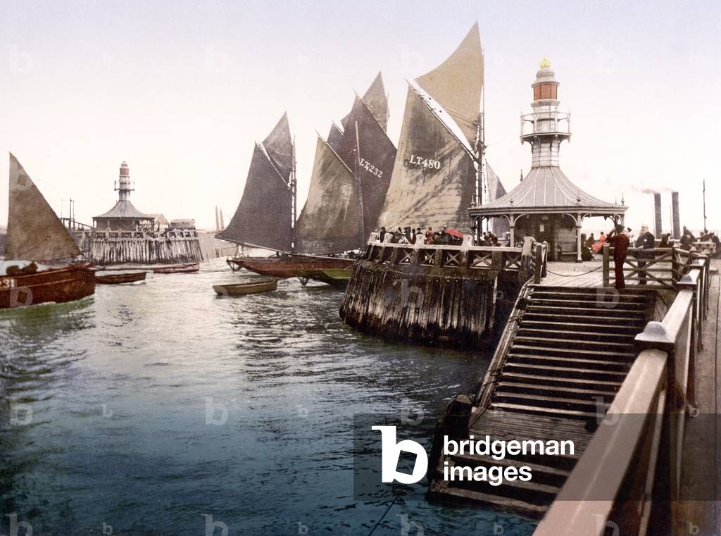 Pier Head II, Lowestoft (hand-coloured photo)