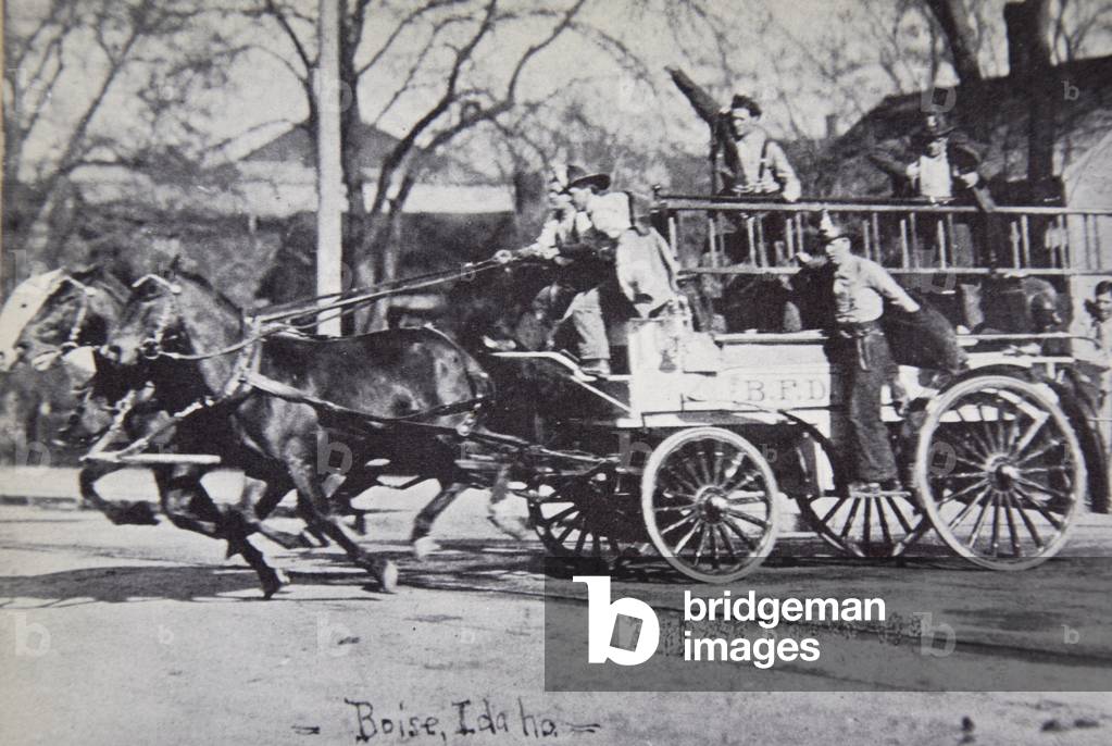 Fire engine, Boise, Idaho, at the turn of the century (photo)