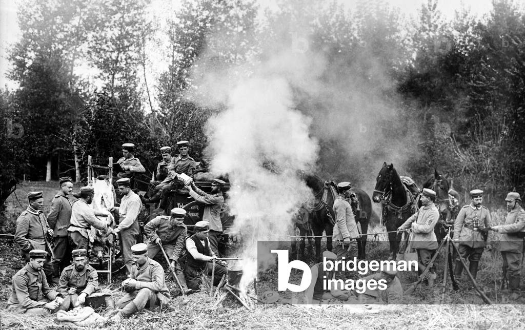 Field Kitchen c.1914-18 (b/w photo)