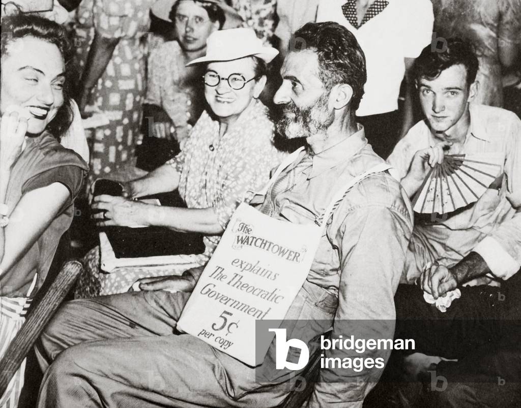 Image of An anti-war group of Jehovah's Witnesses convening in 1940 ...