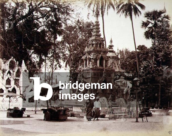 The Sacred Well, Shoong Dagon Pagoda, c.1890 (sepia photo)