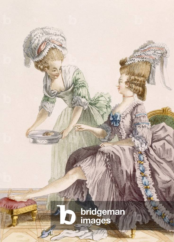 Elegante signora con i piedi lavati dalla cameriera, inciso da Dupin, piatto da 'Galeries des Modes et Costume