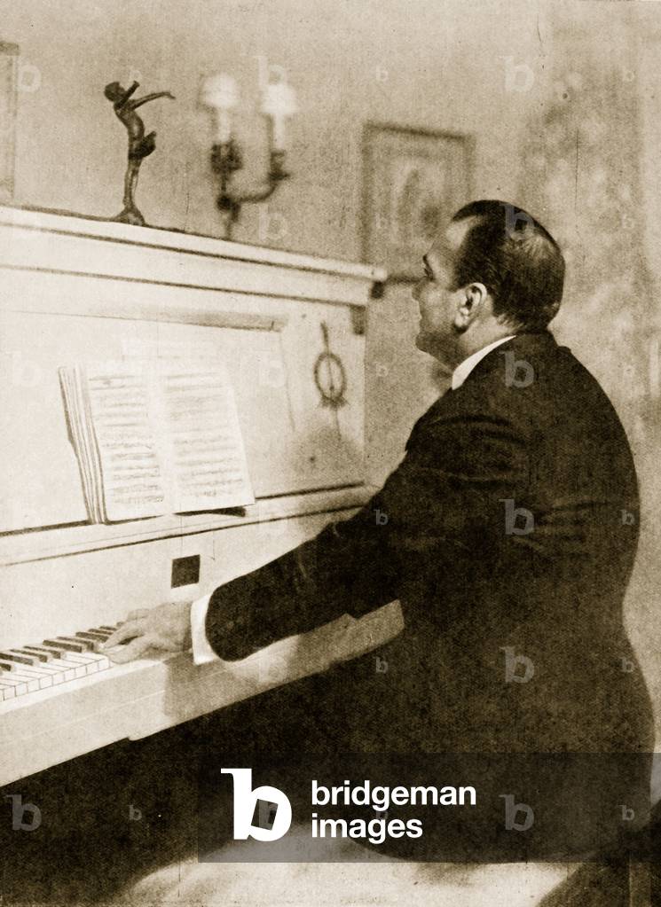 Enrico Caruso at the piano (b/w photo)