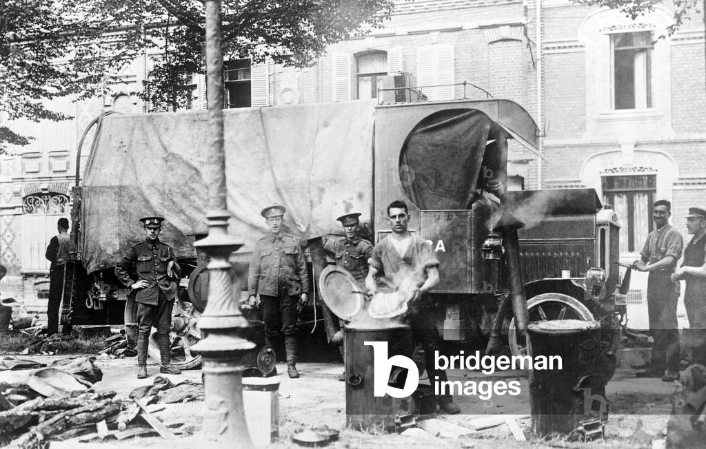 British Mobile Kitchen, c.1914-18 (b/w photo)