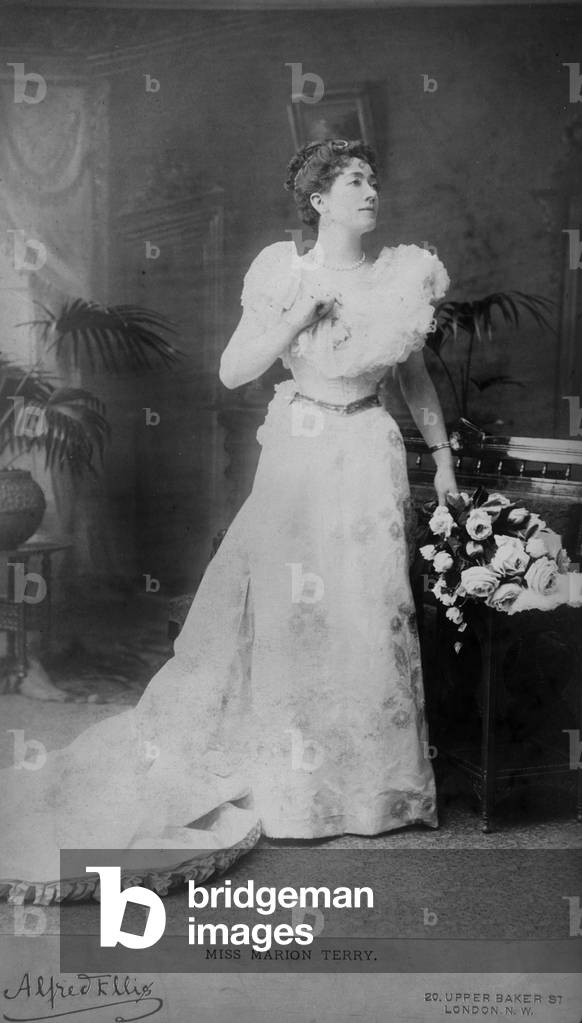 Immagine di Fotografia "Miss Marion Terry come Lady Windermere", 1892 di English Photographer, b/w