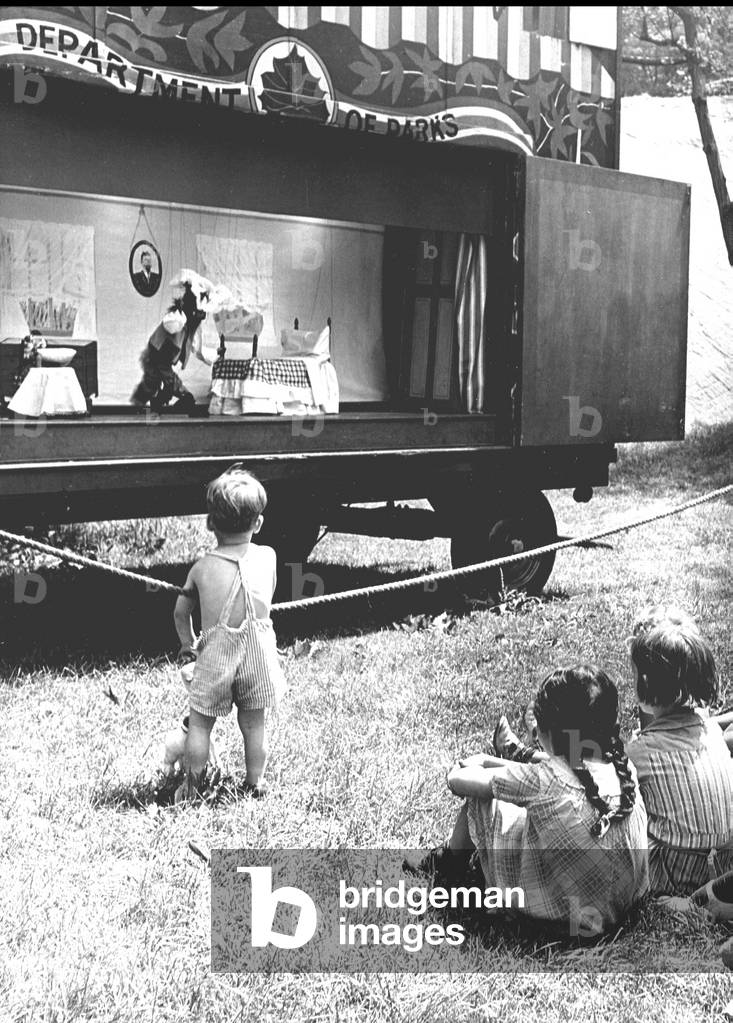 Marionette Show, New York, 1943